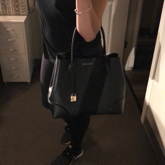 ❌SOLD❌Michael Kors  Mercer Corner Kors Studio - Picture 2 of 8